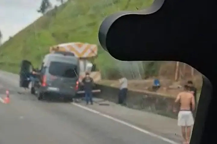 Cantor, irmão de Chitãozinho e Xororó, morre em acidente na BR-116 em Miracatu