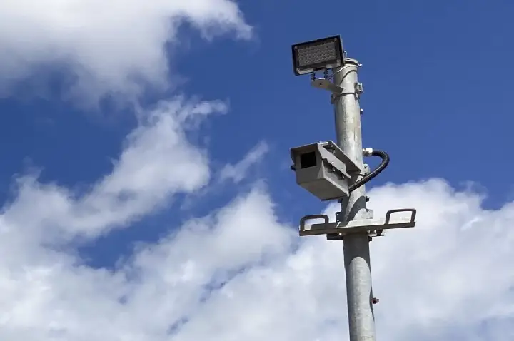 DER ativa mais 11 novos radares de fiscalização de velocidade em rodovias do Vale do Ribeira