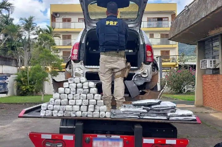 Dois homens são presos com 57 kg de drogas na Rodovia Régis Bittencourt