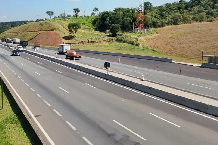 Rota das Bandeiras libera novo trecho da terceira faixa na Dom Pedro I, em Atibaia/SP