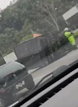 Acidente deixa um ferido na BR-381, em Mairiporã/SP