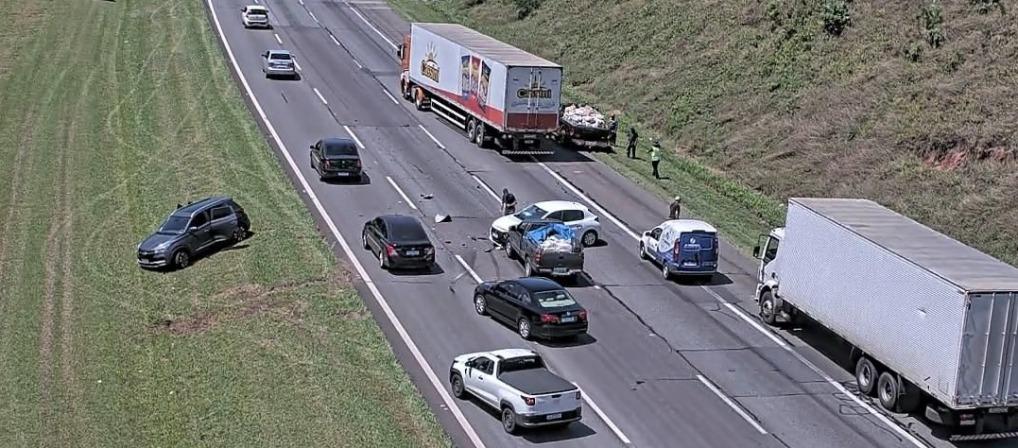 Acidentes na Rodovia dos Bandeirantes deixa um ferido