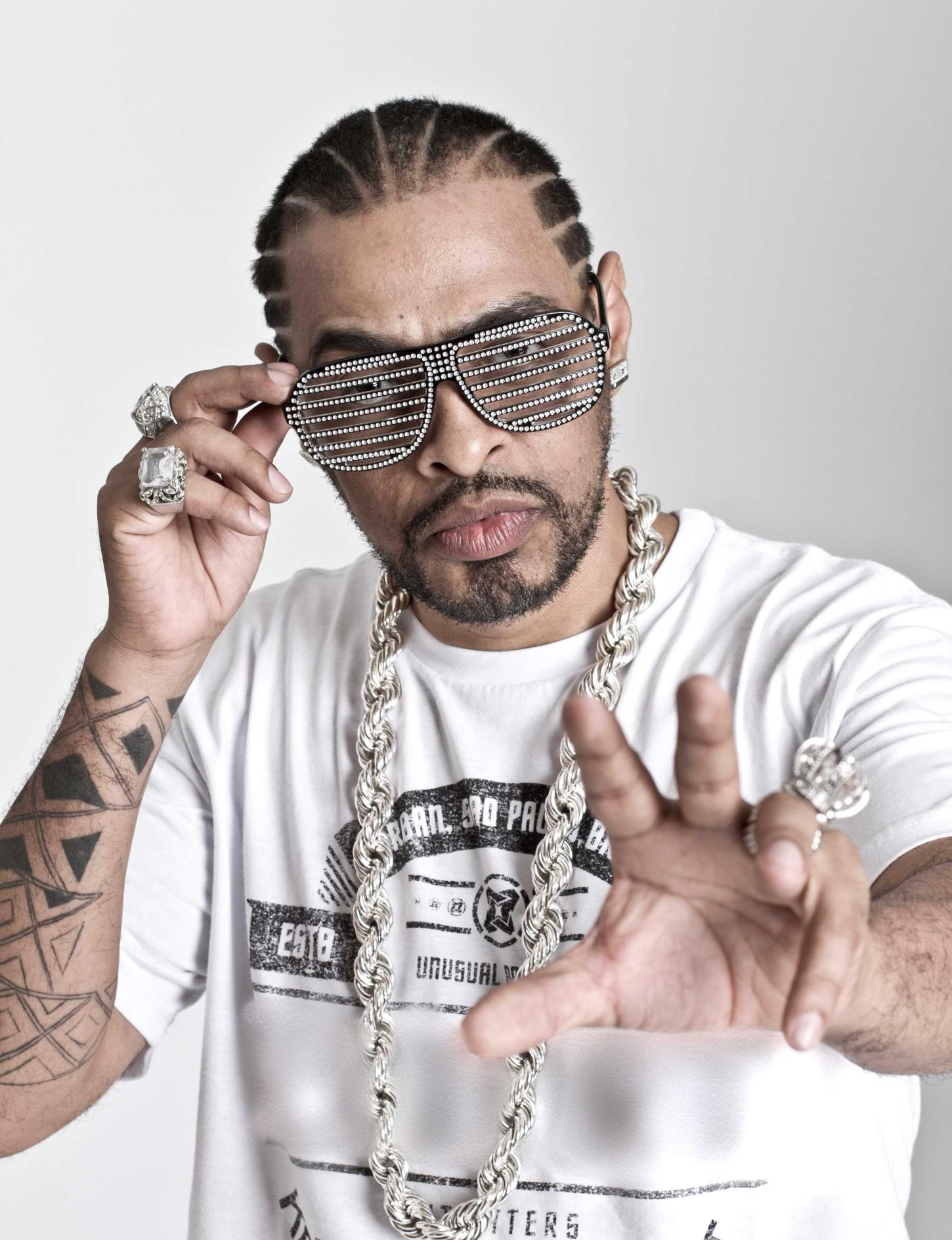 Thaíde comemora 40 anos de hip hop em show no Sesc Registro