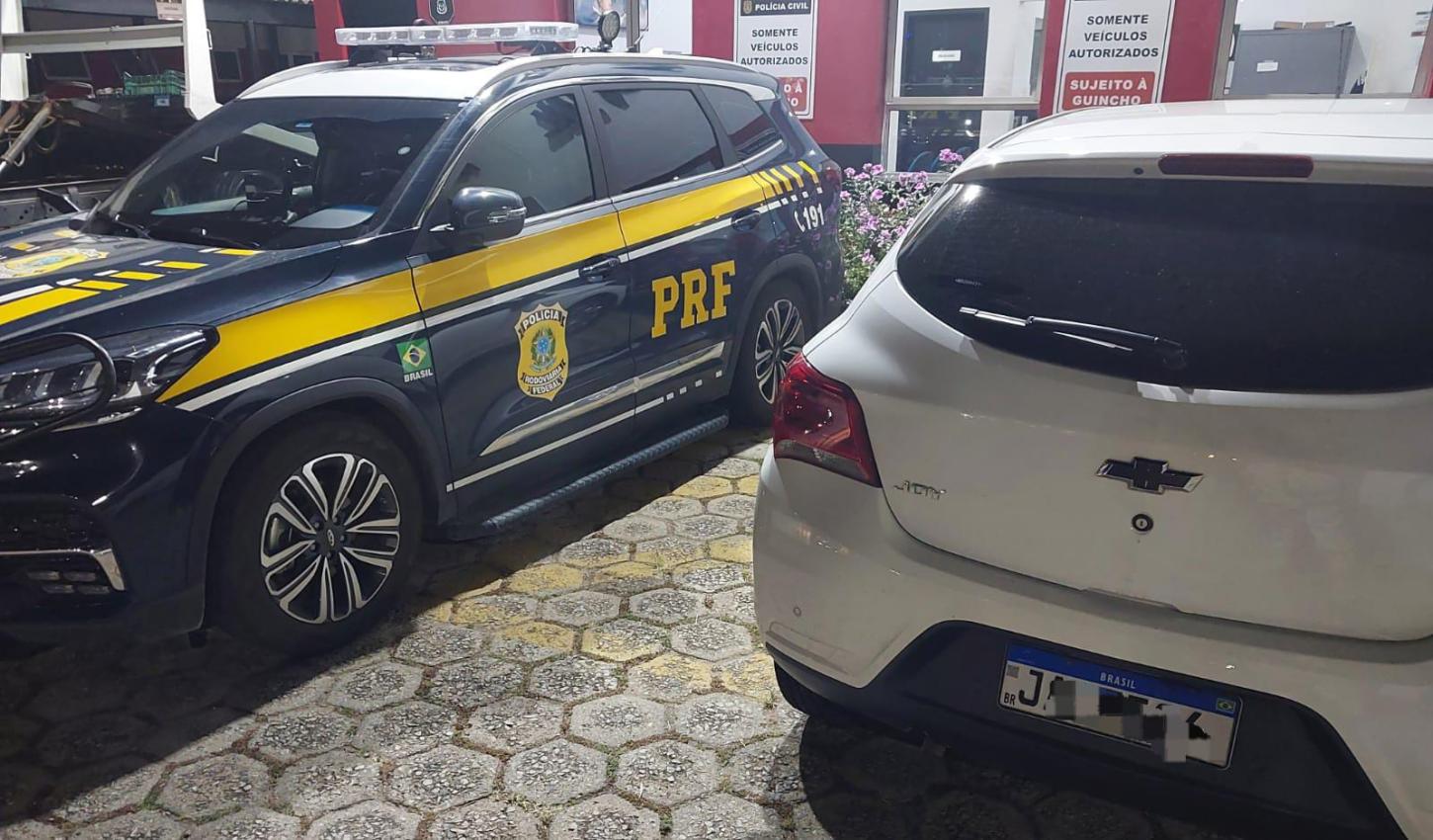PRF recupera veículo roubado e moto adulterada em Bragança Paulista