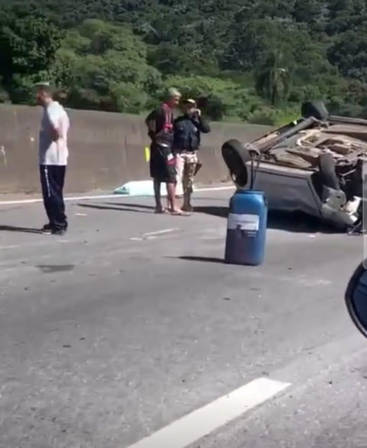 Acidente grave na Fernão Dias deixa um morto e um ferido