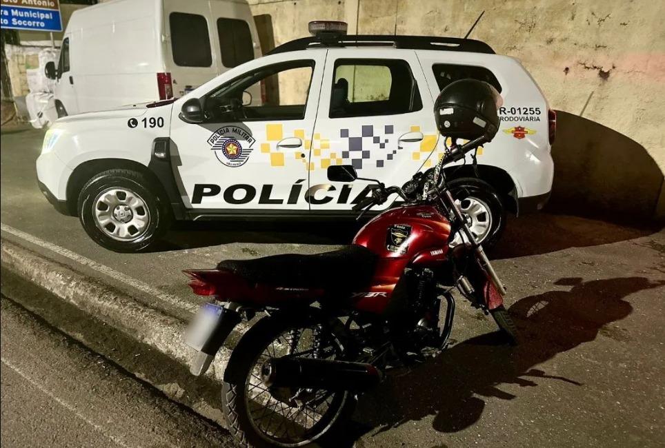 Motocicleta com placa adulterada e numeração raspada é apreendida na SP-079