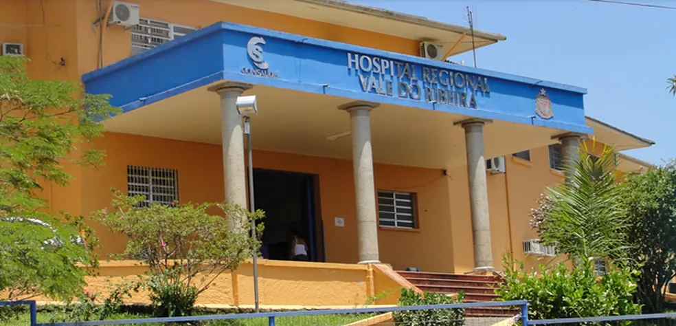 Demora excessiva em atendimento hospitalar causa reclamação