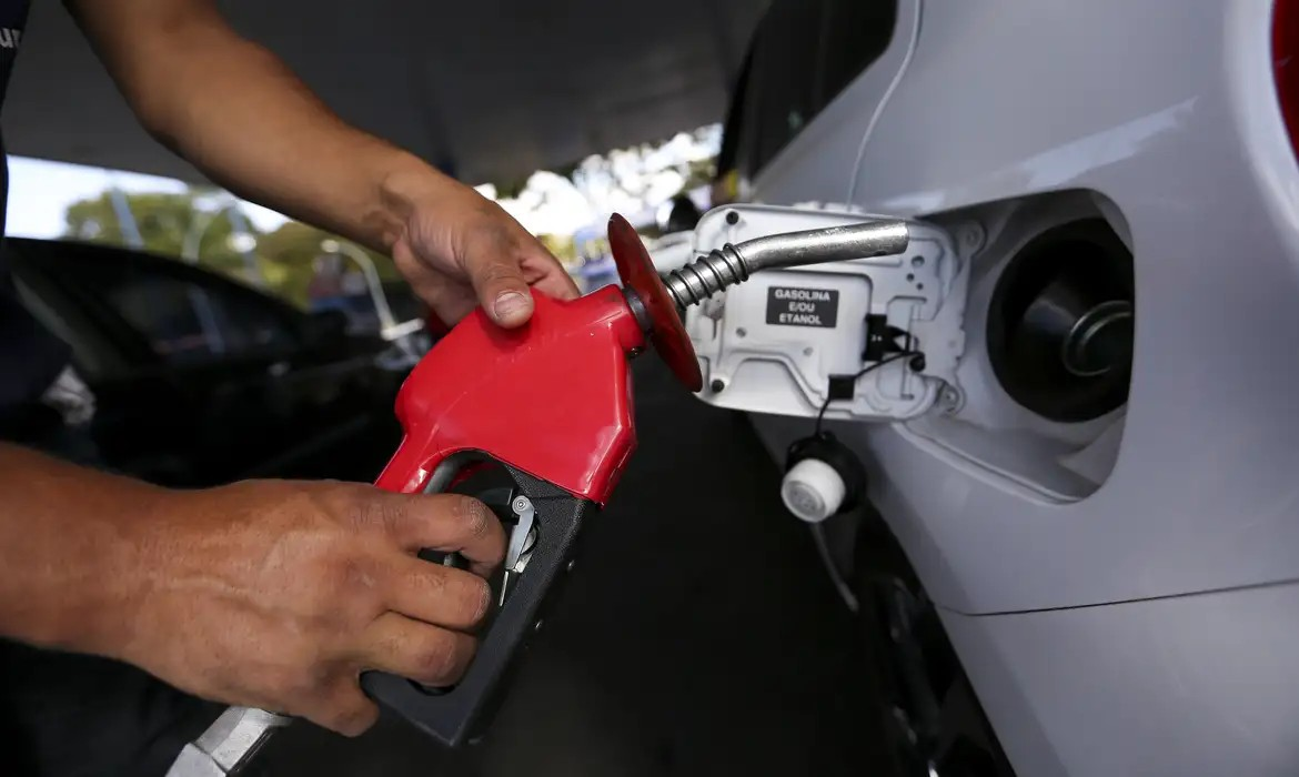 Aumento nos preços da gasolina e diesel previsto nesta terça-feira