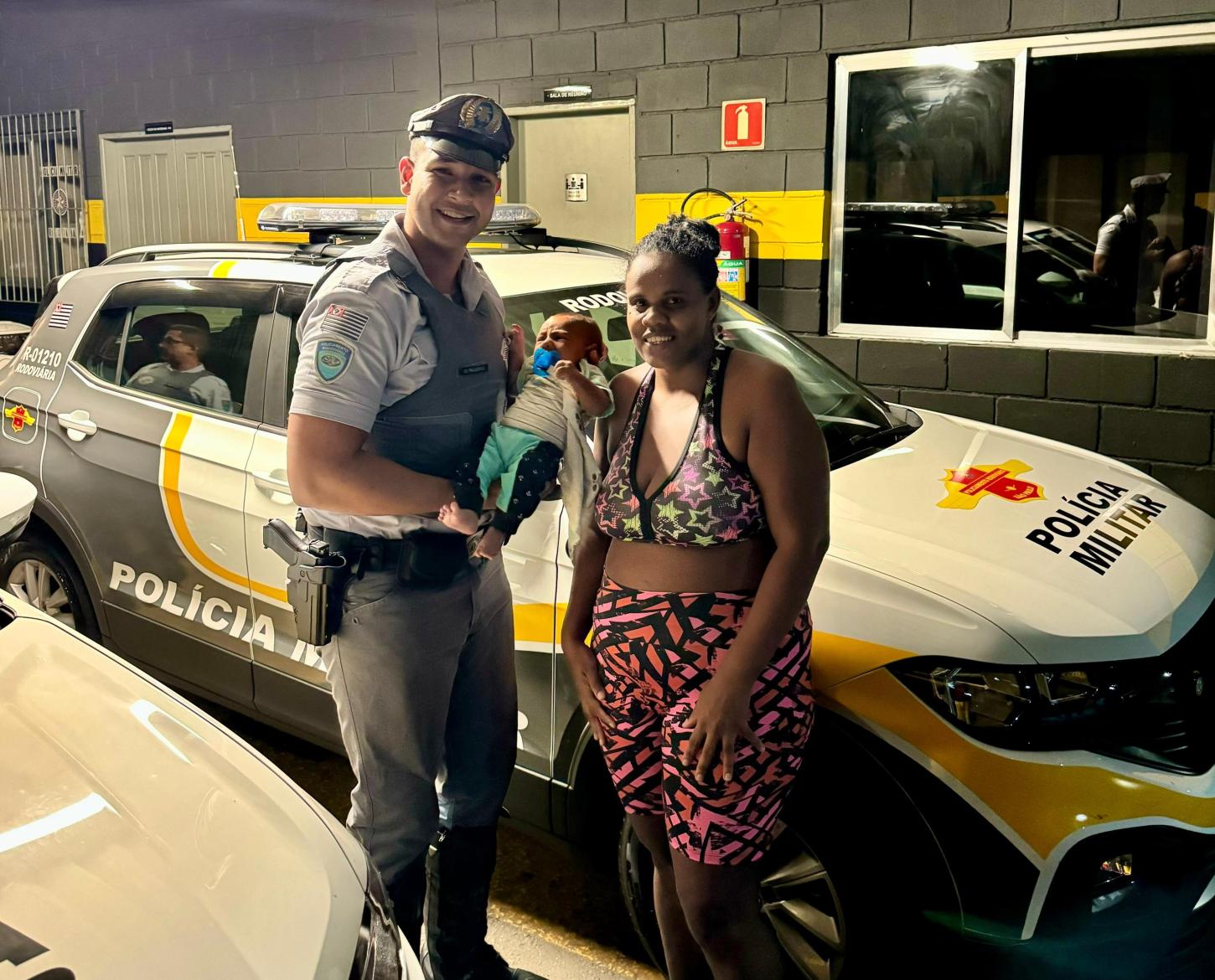 Policial rodoviário salva bebê engasgado em Praia Grande