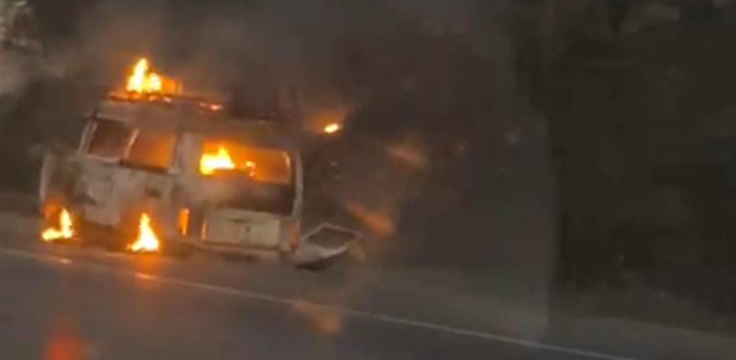 Incêndio em Kombi provoca lentidão em trecho da Fernão Dias