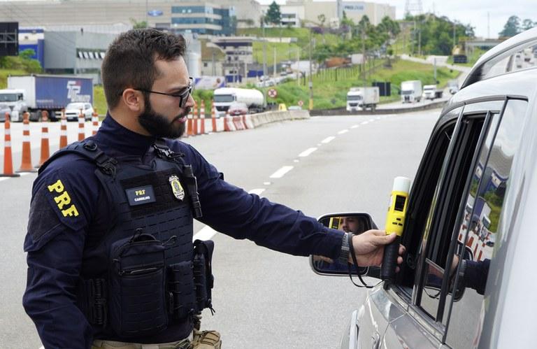 PRF de São Paulo realiza ação de fiscalização em alusão aos 16 anos da Lei Seca