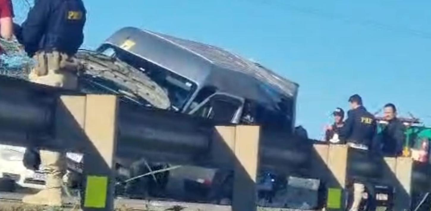 Acidente na BR-381 deixa tráfego lento, em Atibaia/SP