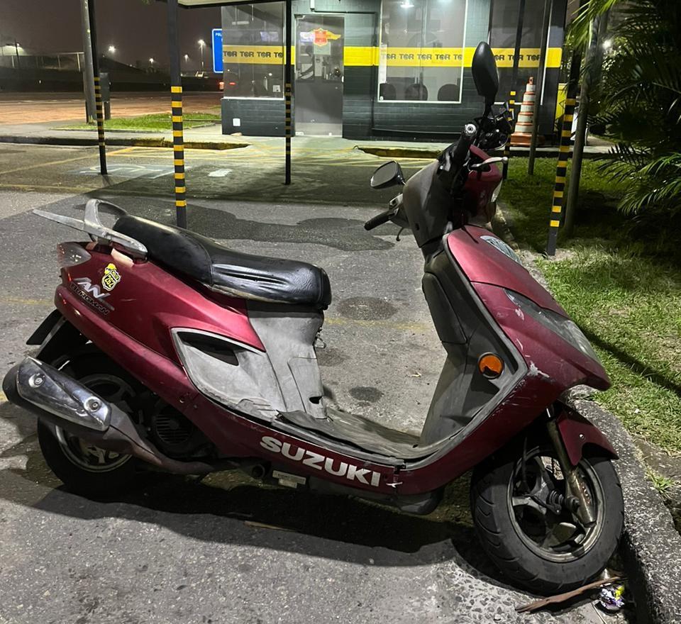 Motociclista foge de abordagem policial em rodovia e é capturado após acompanhamento em Praia Grande