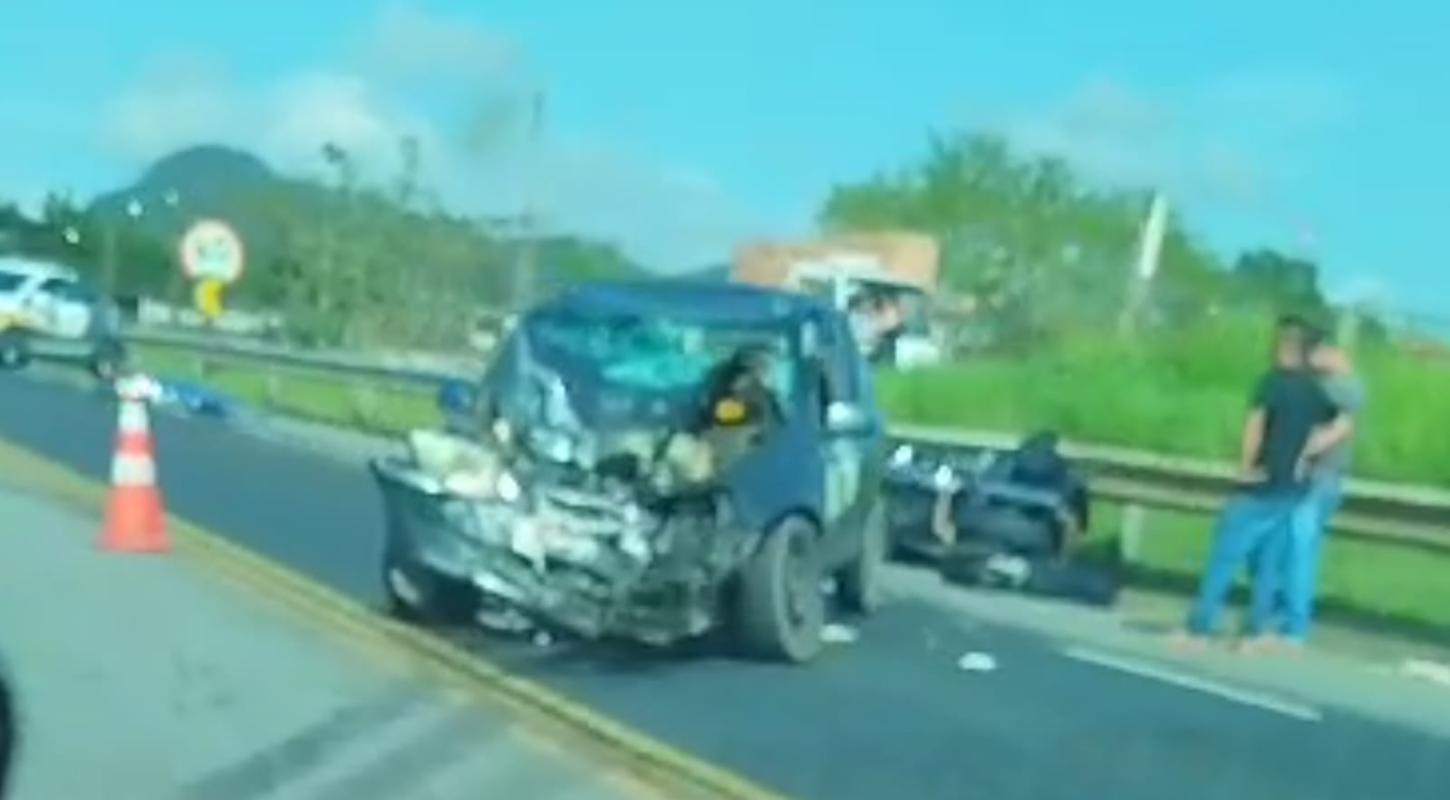 Colisão frontal deixa dois óbitos na SP-055, em Itariri/SP