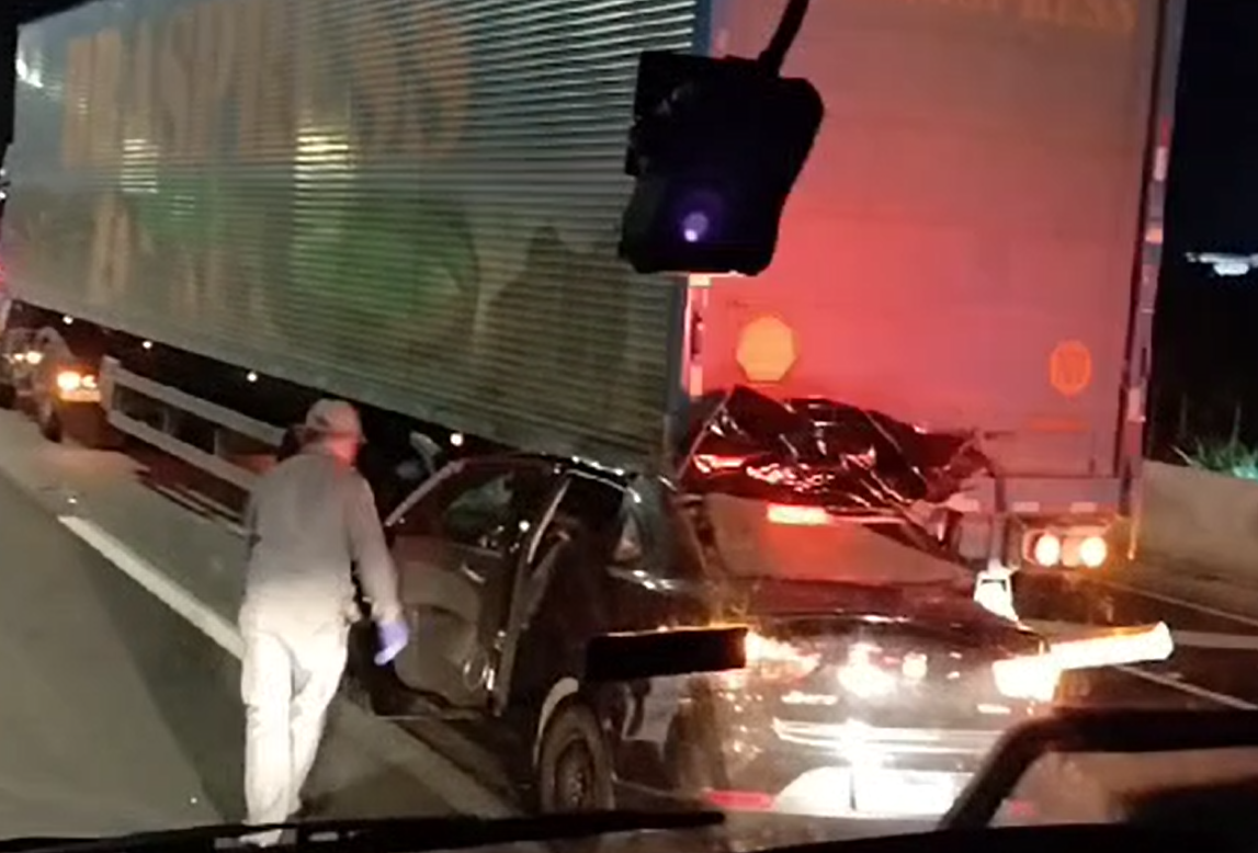 Acidente na Fernão Dias deixa um morto e causa bloqueio na pista norte