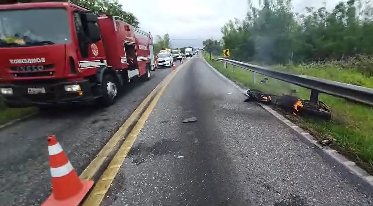 Colisão frontal causa um óbito na Rodovia Ivo Zanella, no Vale do Ribeira