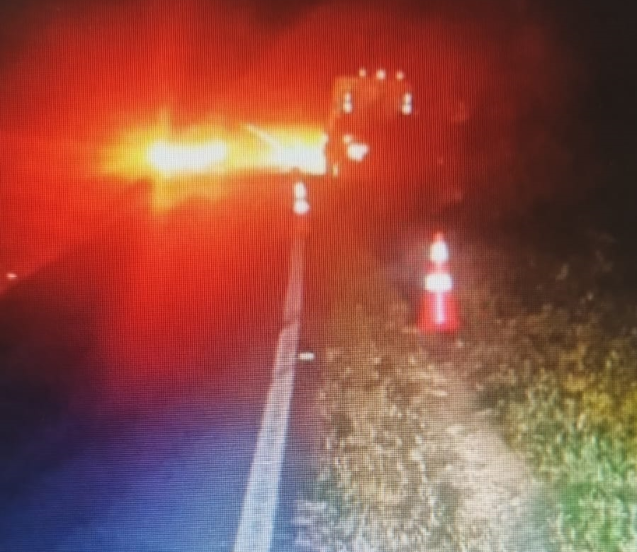 Motorista abandona veículo após acidente na SP-222, em Iguape/SP