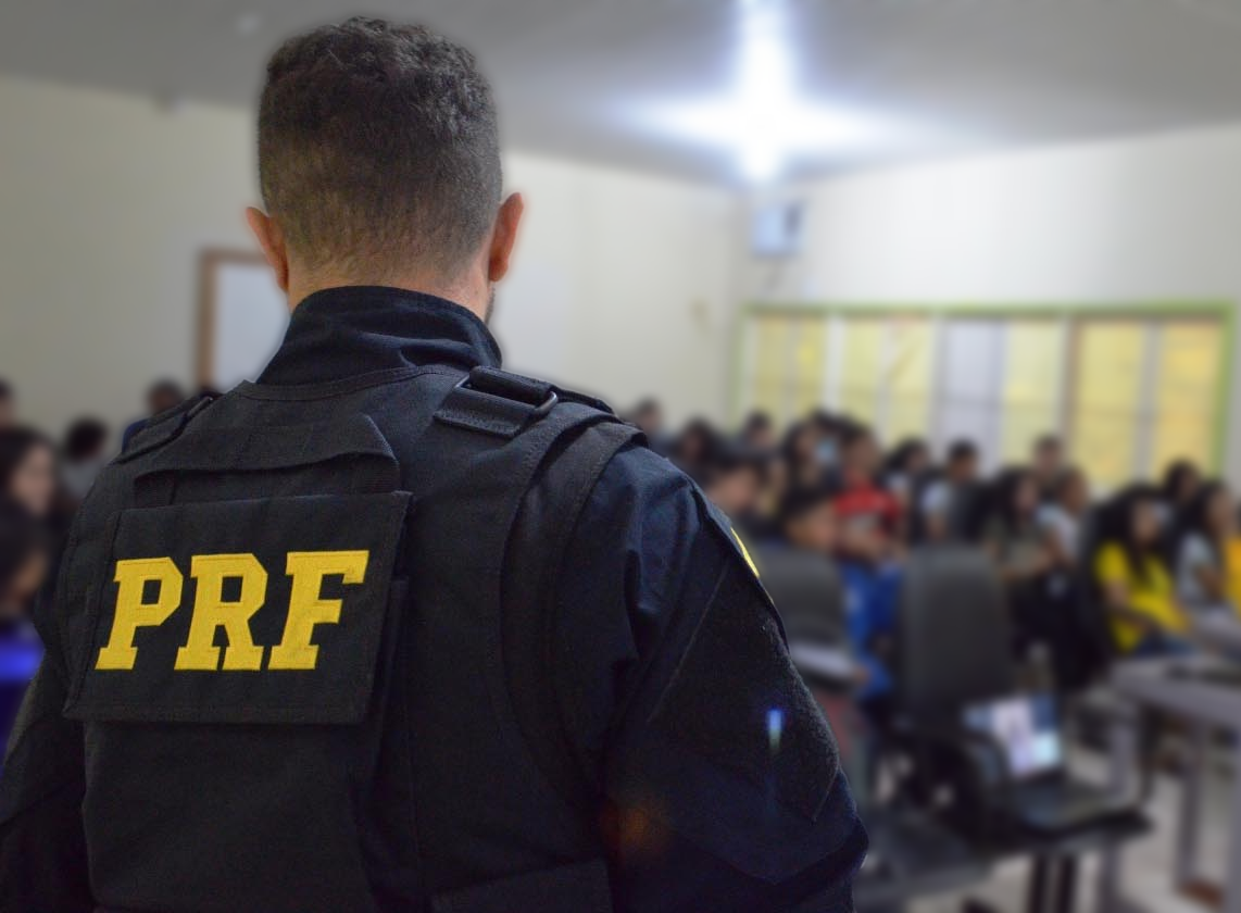 PRF realiza palestra de conscientização para motoristas de ambulância em Pariquera-Açu