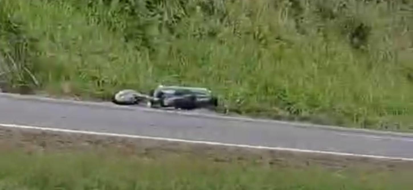 Queda de moto deixa ferido em trecho de rodovia federal, no Vale do Ribeira, SP