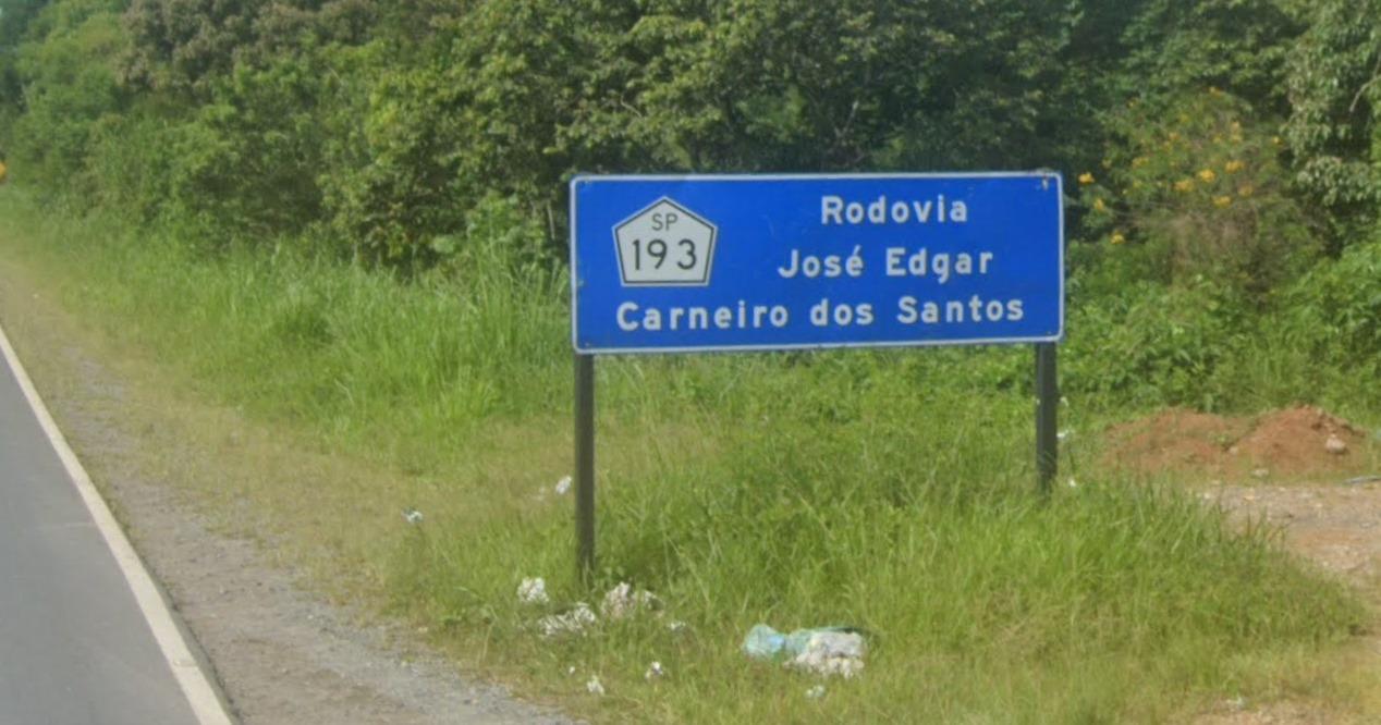 Acidente com automóvel deixa dois feridos na SP-193, em Eldorado/SP
