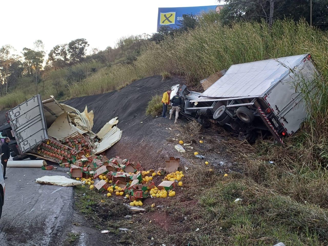 Acidente com dois veículos deixa ferido e interdição no trecho da BR-381