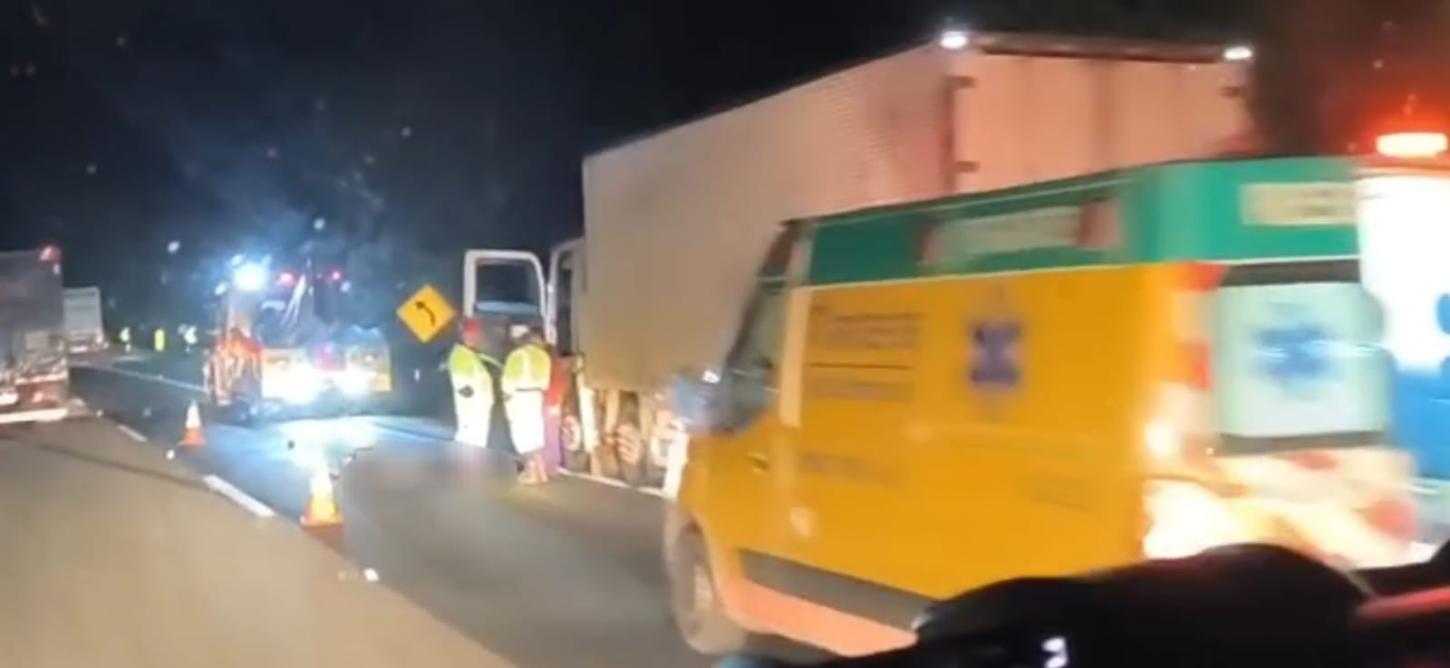 Caminhoneiro morre atropelado após parar em trecho de serra, na Rodovia Régis Bittencourt
