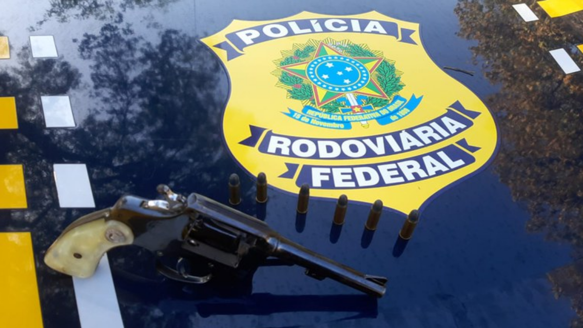 PRF prende homem por porte ilegal de arma na Rodovia Régis Bittencourt
