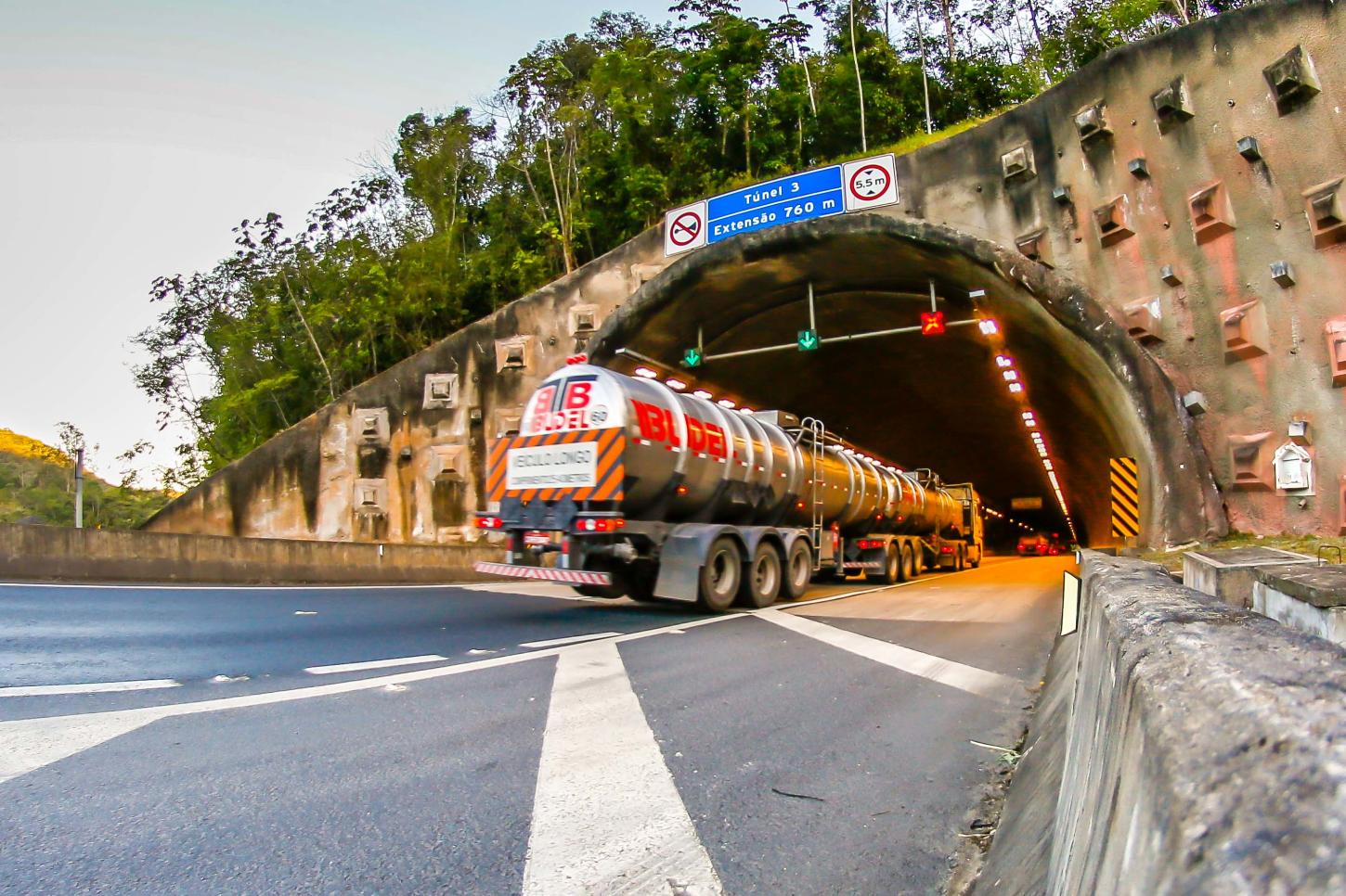 Rodovia Régis Bittencourt terá bloqueios noturnos para manutenção em túnel, no trecho de Miracatu/SP
