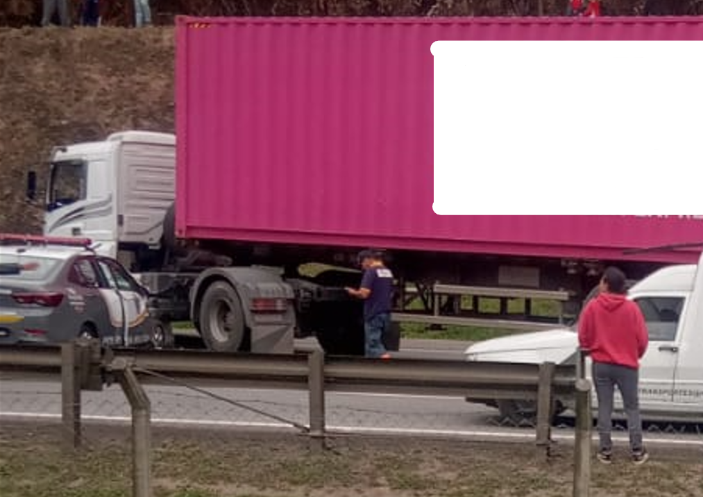 Acidente entre carreta e viatura policial deixa feridos no Rodoanel em SP