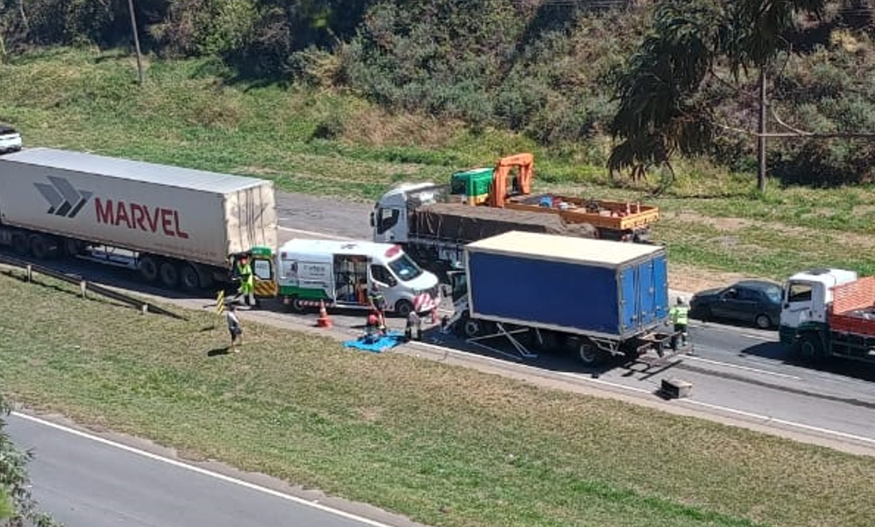 Colisão deixa um óbito e lentidão no trecho da Fernão Dias, em Bragança Paulista/SP
