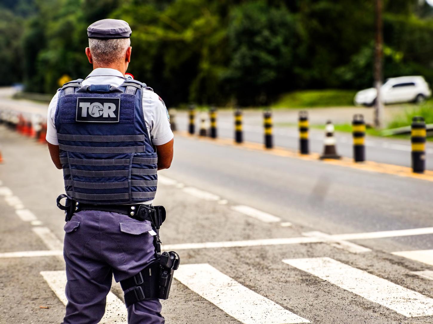 Homem é preso após tentativa de roubo de veículo na SP-055, em São Vicente/SP
