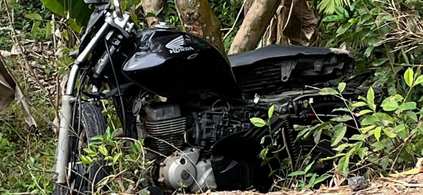 Motociclista morre após perder o controle e colidir com árvore em Eldorado