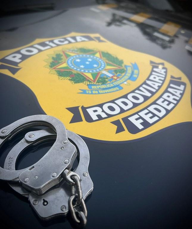 Motorista com mandado de prisão é detido pela PRF na Régis Bittencourt