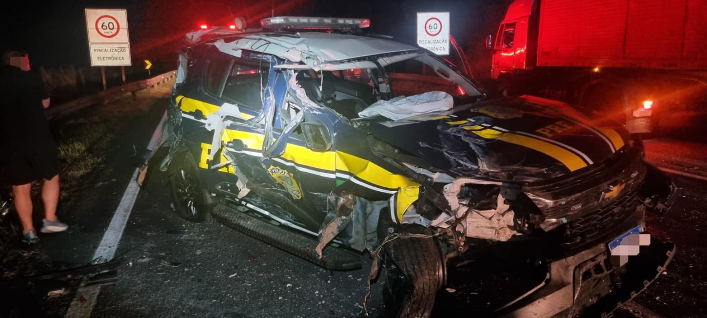 Colisão na Régis Bittencourt deixa três policiais feridos, em Cajati/SP