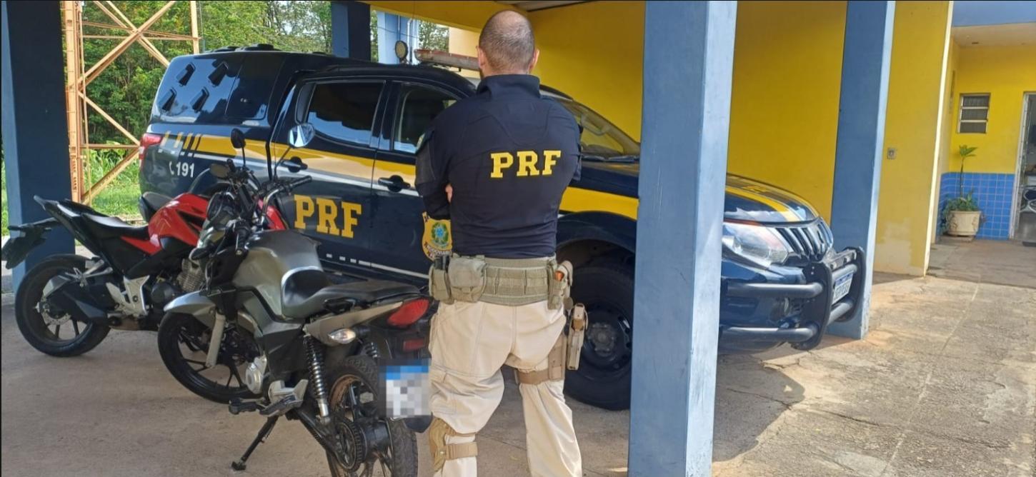 PRF apreende motos roubadas e produtos falsificados na Fernão Dias, em Vargem/SP