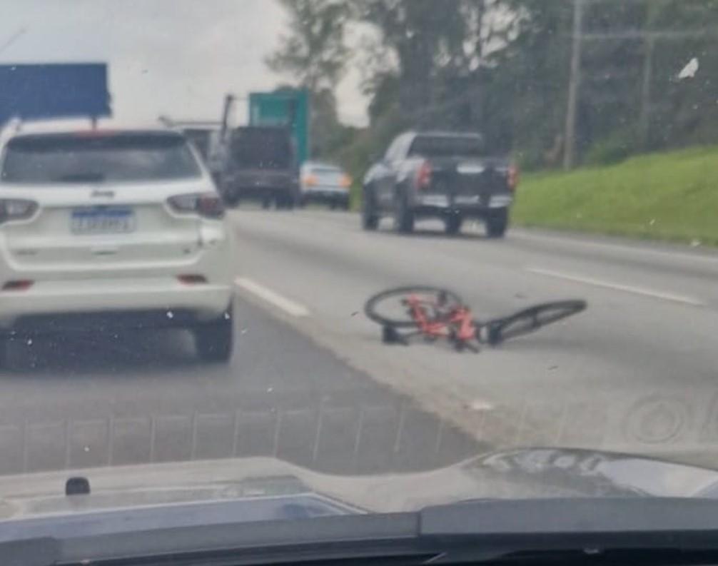 Atropelamento deixa uma vítima fatal na Fernão Dias, em Atibaia/SP