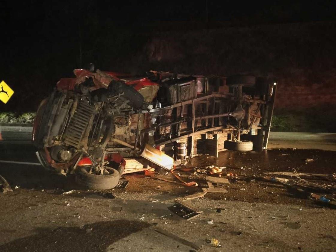 Motorista trafega quilômetros na contramão e morre após série de colisões na SP-300