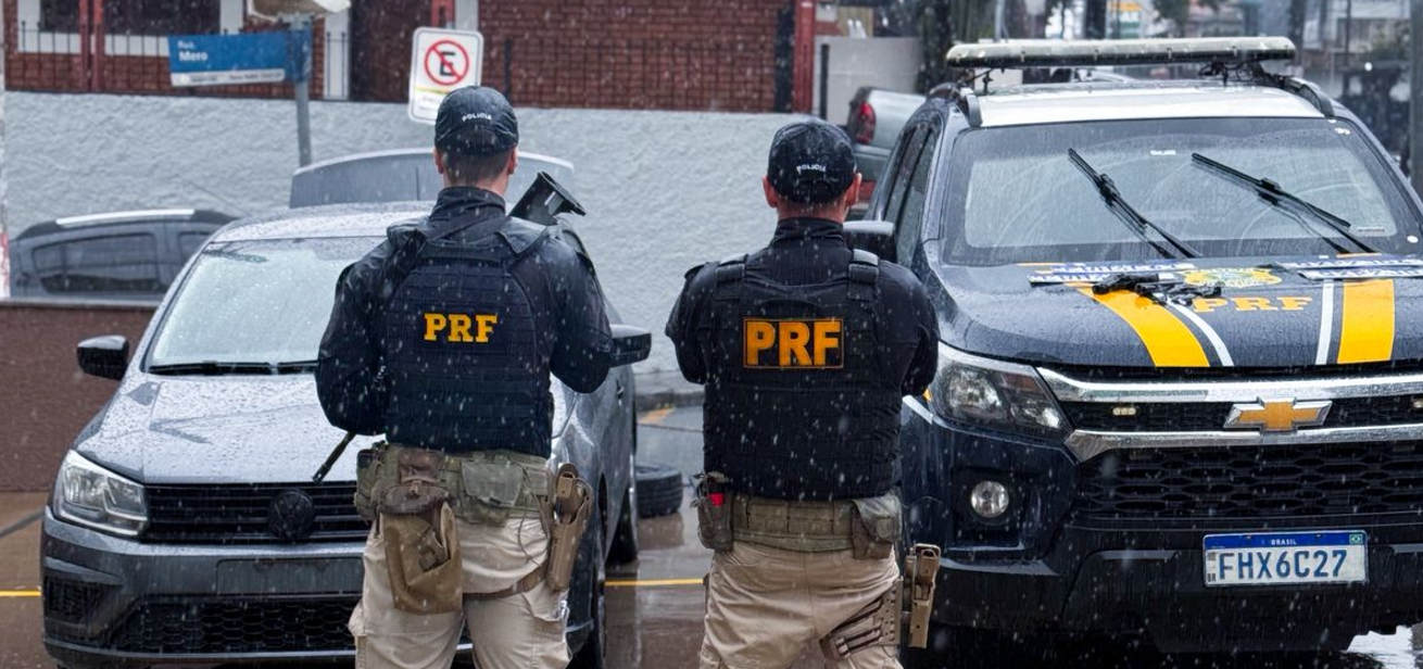 PRF prende três homens após perseguição e roubo de caminhão na Fernão Dias