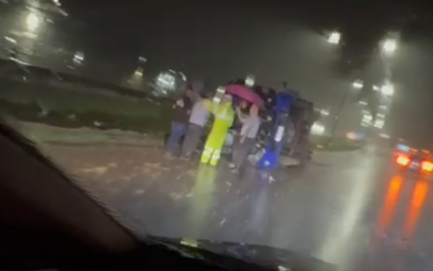 Tombamento de ônibus deixa uma vítima fatal na Rodovia Fernão Dias, em Vargem/SP