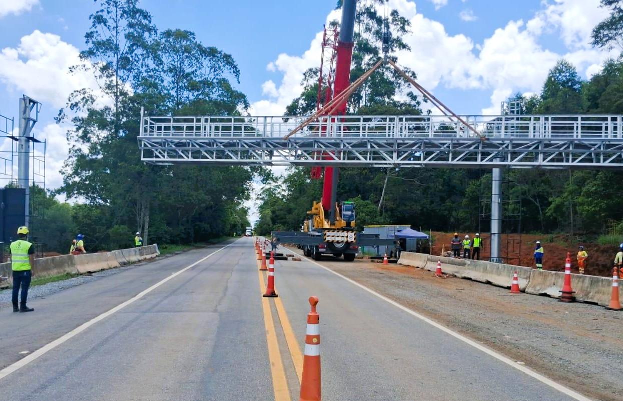 Intervenção em trecho da SP-079 bloqueia rodovia nesta quinta-feira (05), em Juquiá/SP