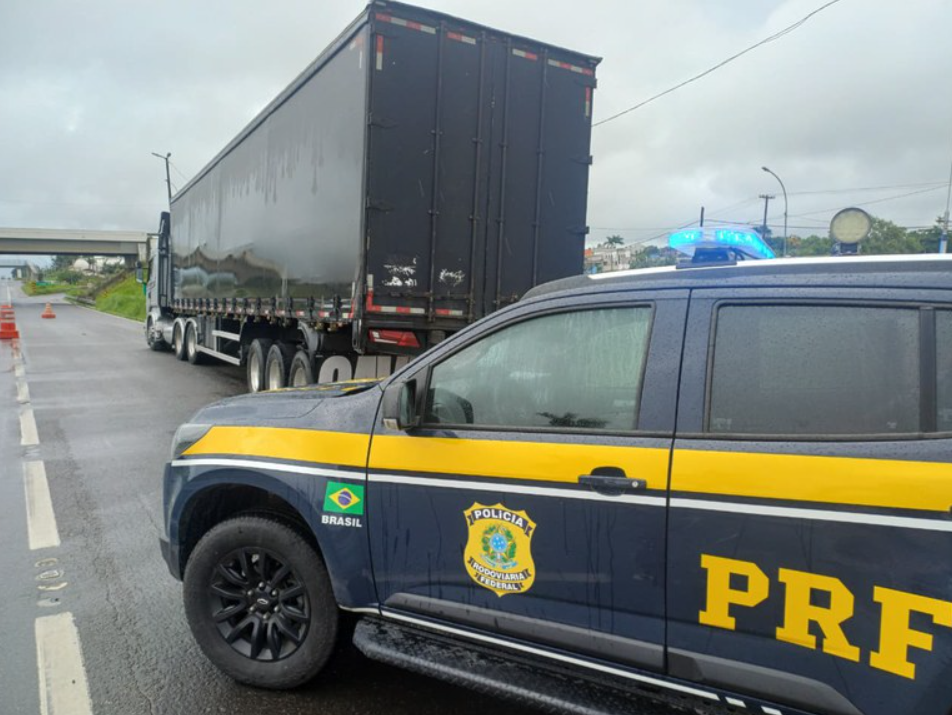 PRF apreende semirreboque adulterado na Rodovia Régis Bittencourt em Registro