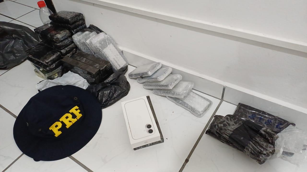 PRF prende seis e apreende iPhones e medicamentos emagrecedores em ônibus na Régis Bittencourt
