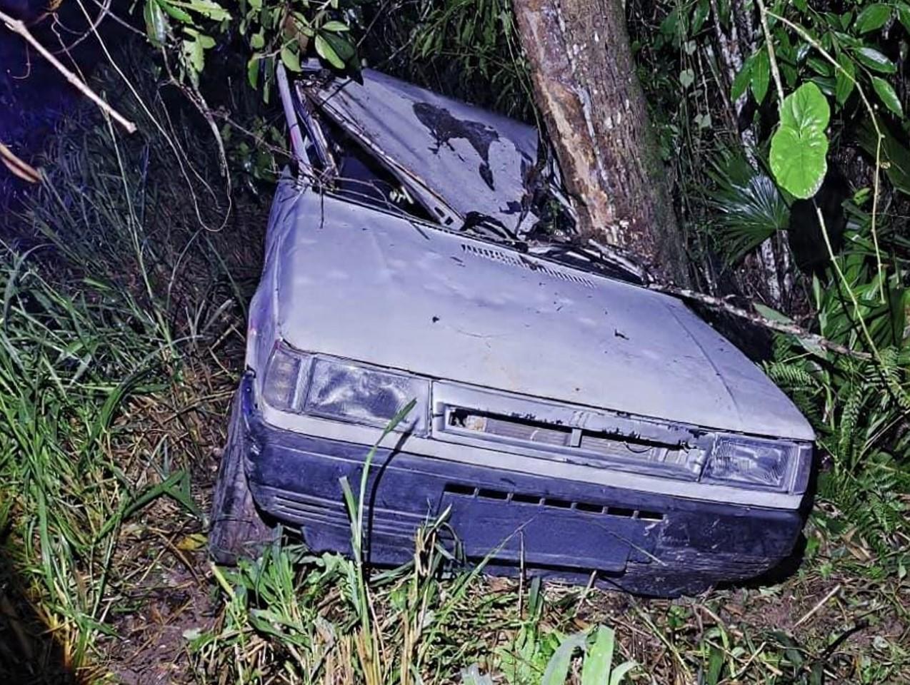 Acidente de trânsito deixa motorista gravemente ferido em rodovia estadual de Registro/SP