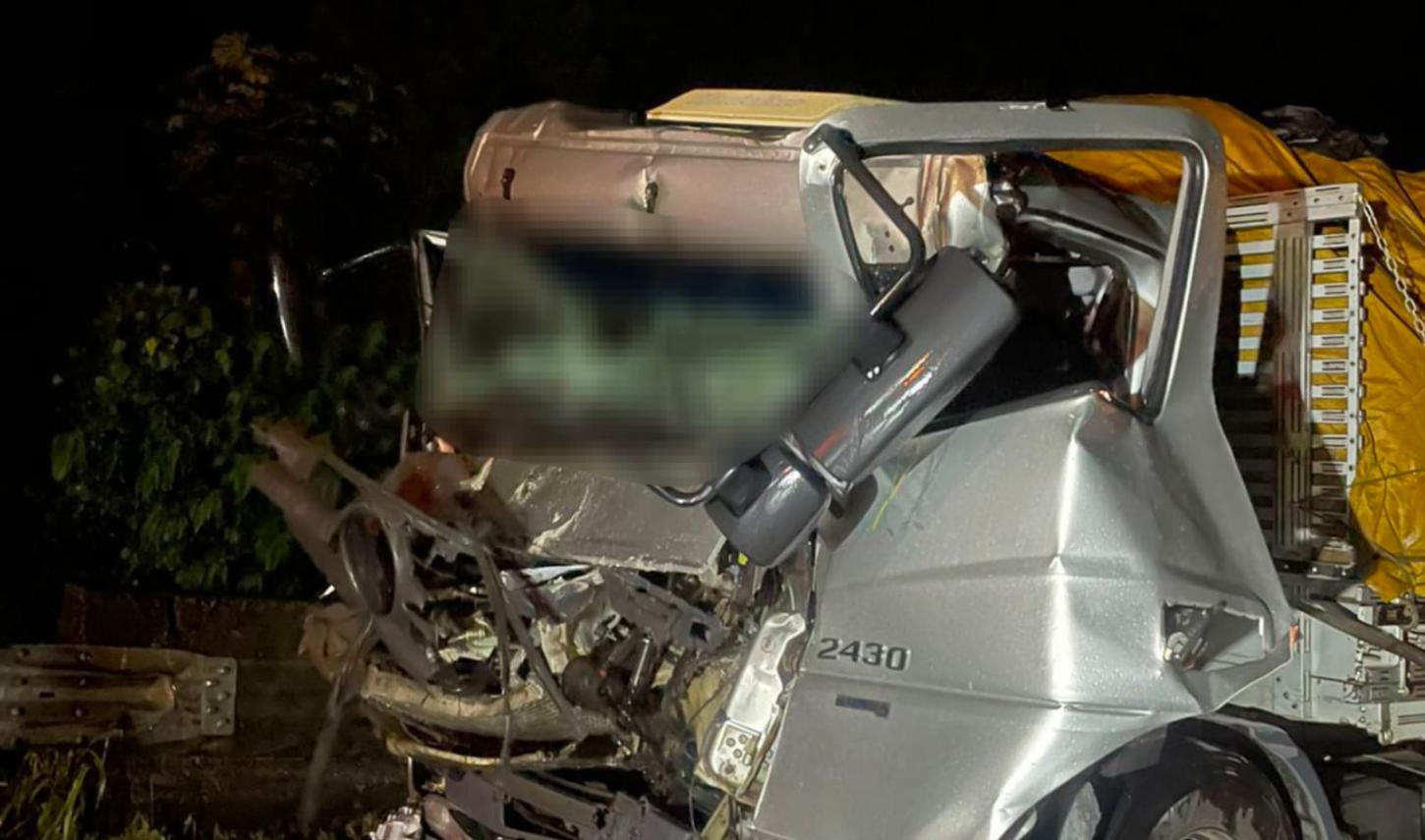 Acidente entre dois veículos de carga deixa um morto na Rodovia Régis Bittencourt