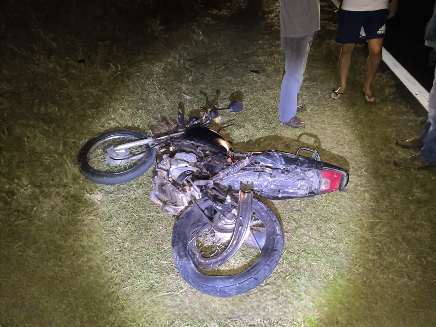 Colisão traseira deixa motociclista gravemente ferido na Rodovia Empei Hiraide, em Sete Barras/SP