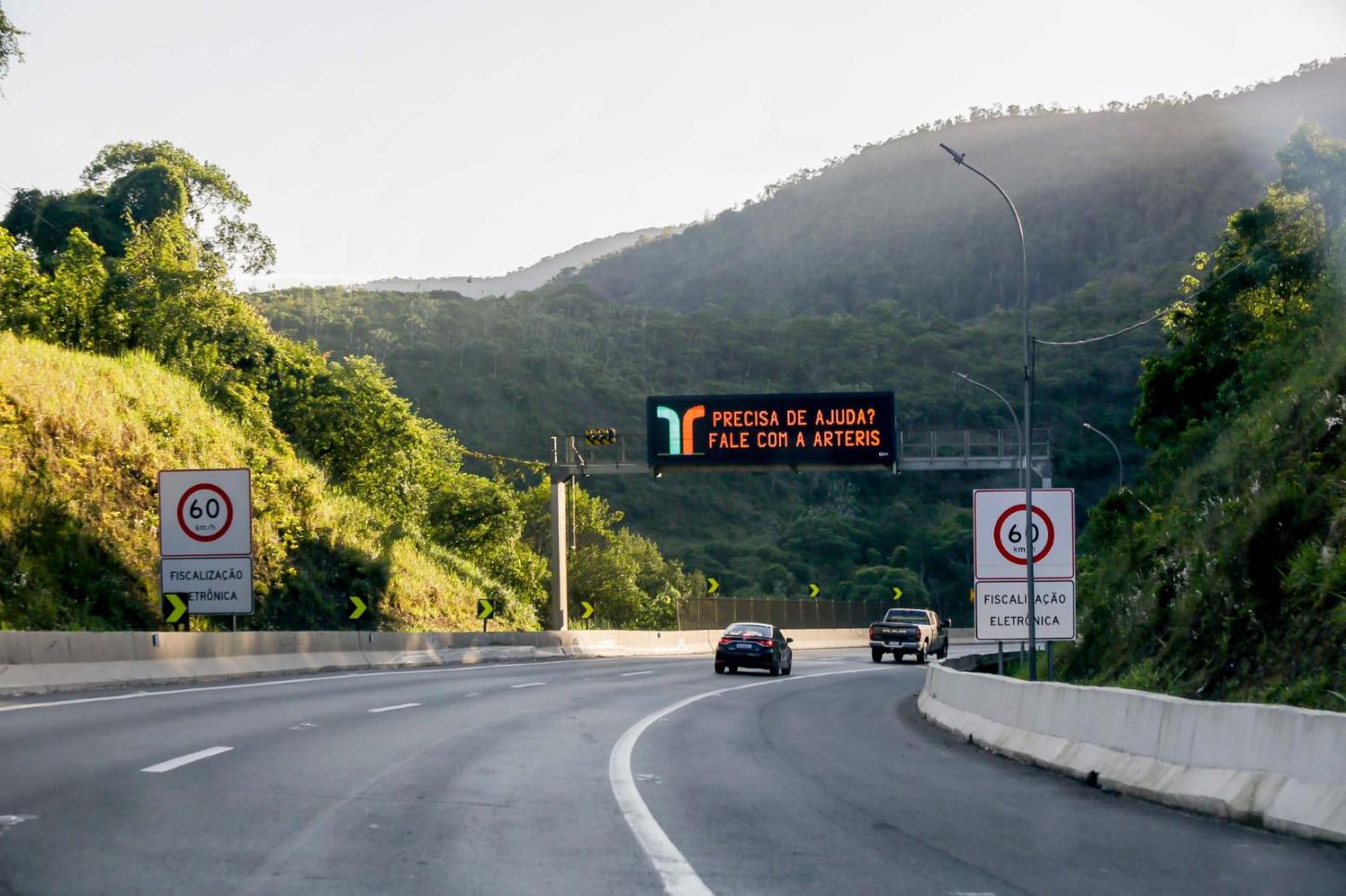 Operação Tiradentes: Mais de 3,8 milhões de veículos devem circular pelas rodovias de SP e PR