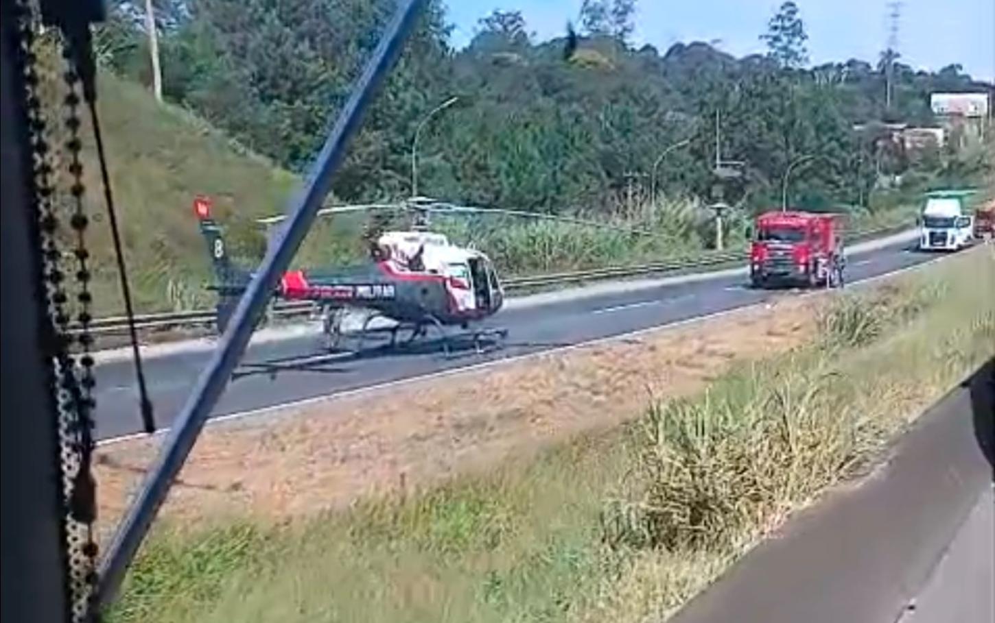 Motociclista fica gravemente ferido após colisão com carreta na Rodovia Régis Bittencourt