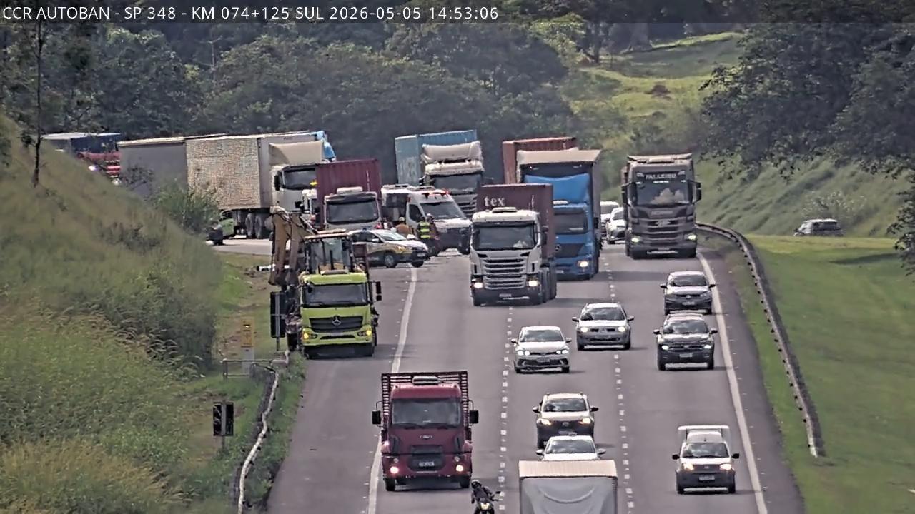Motociclista morre após colisão com caminhão na Rodovia dos Bandeirantes