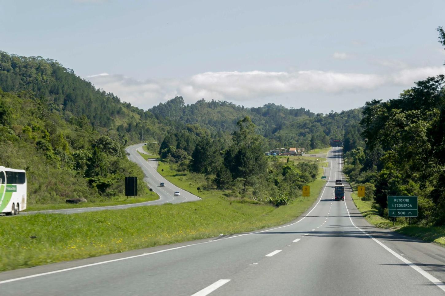 Arteris projeta fluxo de 860 mil veículos na Rodovia Régis Bittencourt durante o feriado