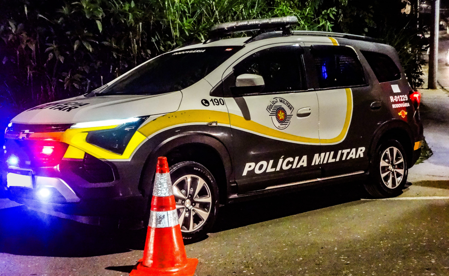 Colisão frontal deixa feridos na Rodovia Ivo Zanella, em Pariquera-Açu